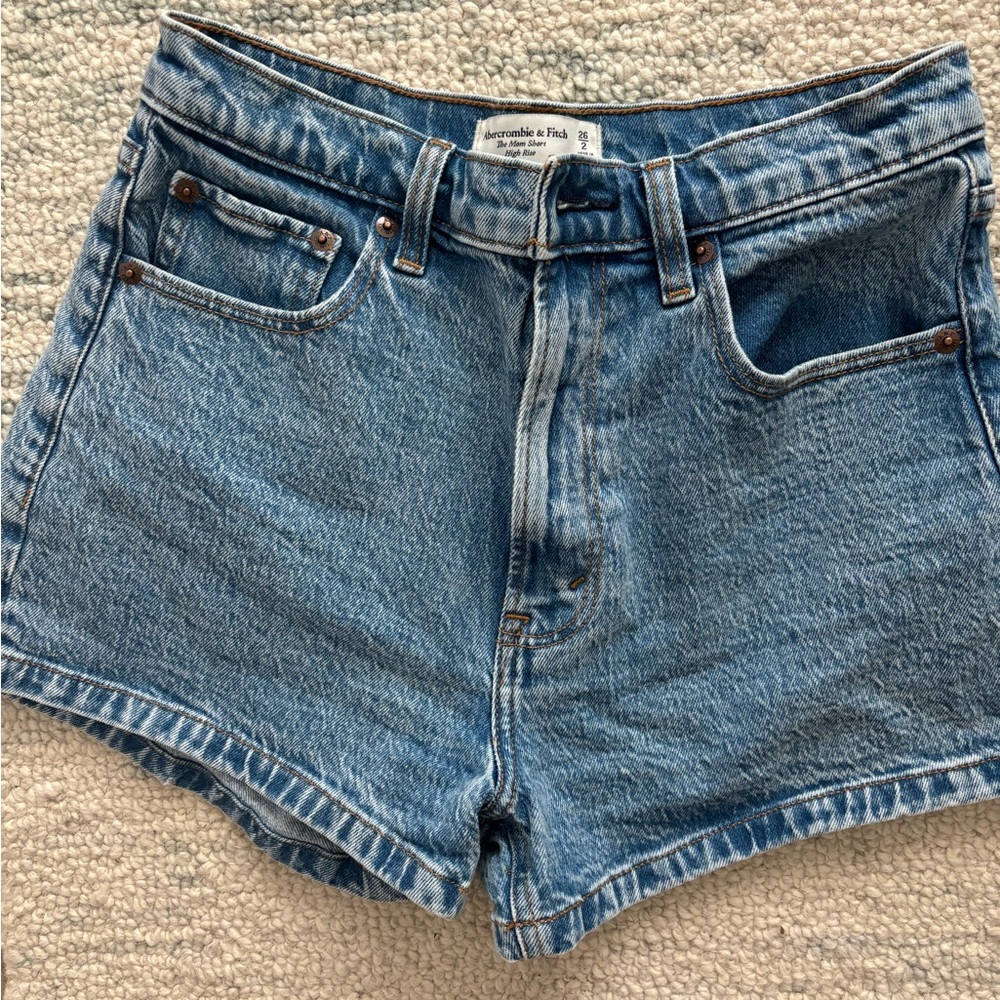 NWOT Abercrombie high rise mom shorts